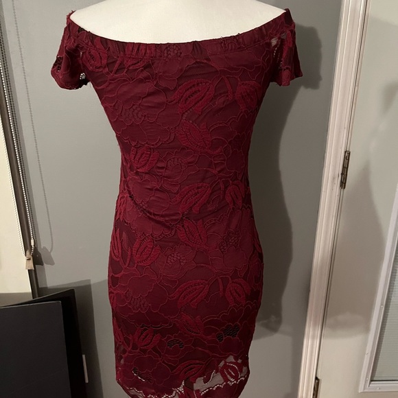 REVAMPED ~ MAROON LACY DRESS SIZE LARGE - Picture 6 of 8